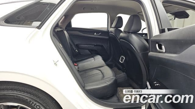 Kia K5 2021 — Şəkil 12/20