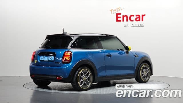 Mini Cooper Electric 2023 — ფოტო 18/20