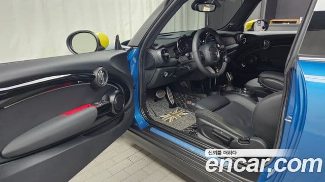 Mini Cooper Electric 2023 — ფოტო 20/20
