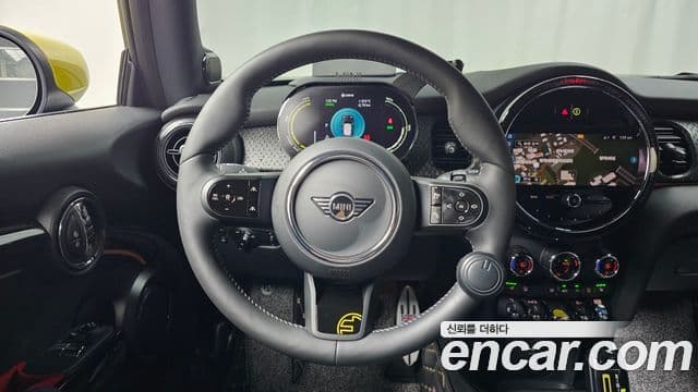 Mini Cooper Electric 2023 — ფოტო 11/20