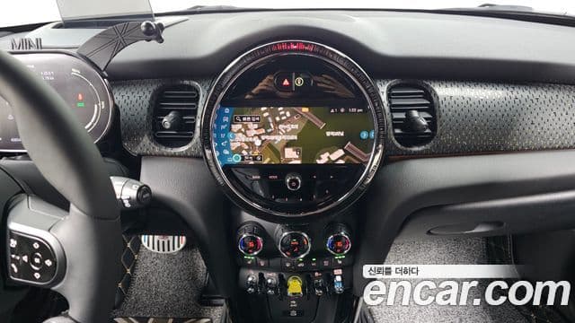 Mini Cooper Electric 2023 — ფოტო 4/20