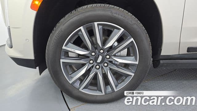 Cadillac Escalade 2023 — ფოტო 5/20