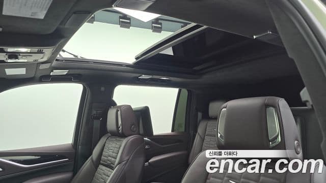 Cadillac Escalade 2023 — ფოტო 18/20