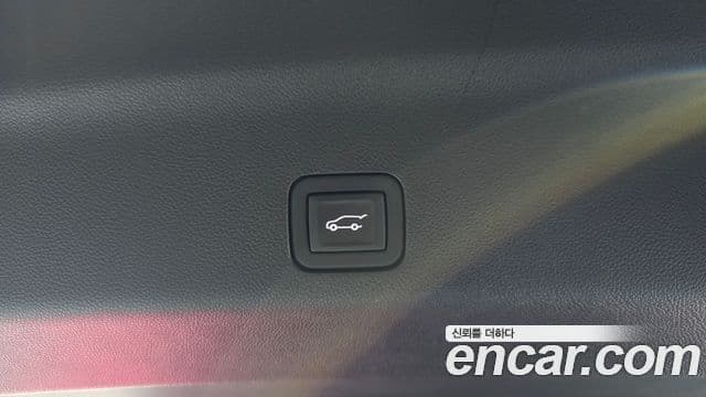 Cadillac Escalade 2023 — ფოტო 19/20