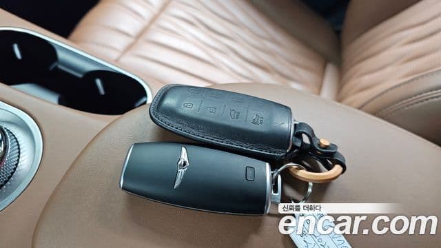 Genesis GV70 2022 — ფოტო 15/20
