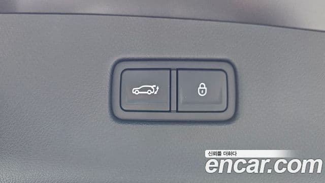 Genesis GV70 2022 — ფოტო 16/20