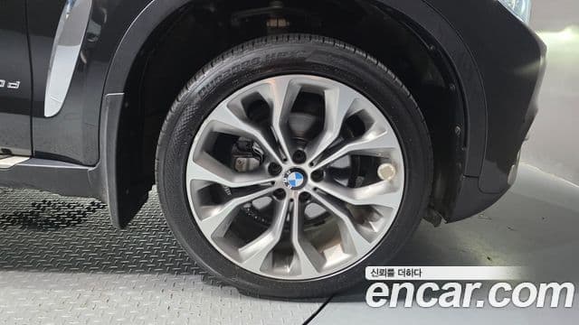 BMW X6 2018 — Photo 9/33
