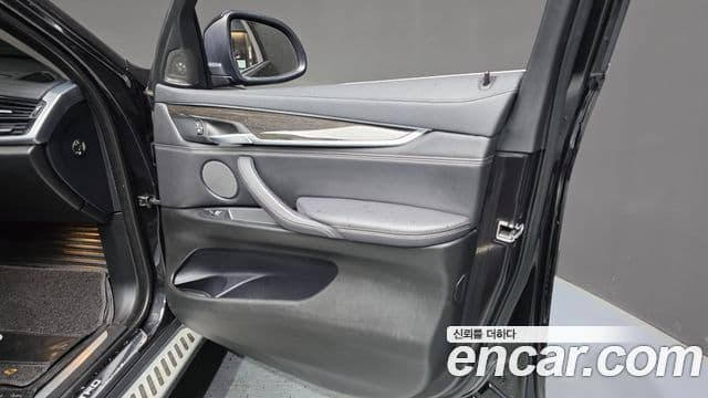 BMW X6 2018 — Photo 14/33
