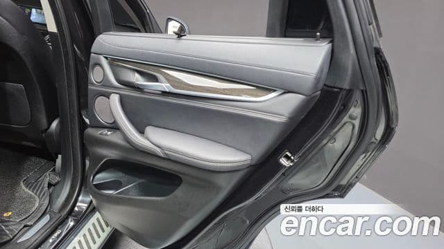 BMW X6 2018 — Photo 18/33