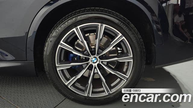 BMW X5 2019 — Photo 10/33