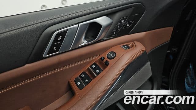 BMW X5 2019 — Photo 24/33