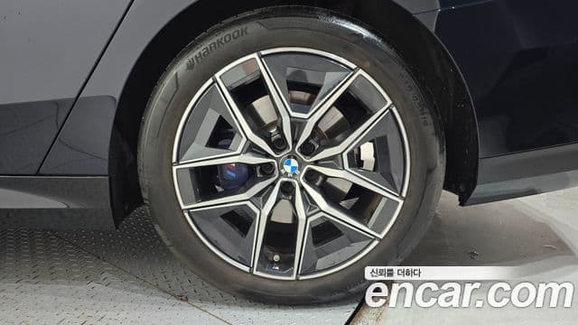 BMW 5 Series 2025 — Photo 17/31