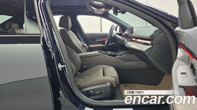 BMW 5 Series 2025 — Photo 7/31
