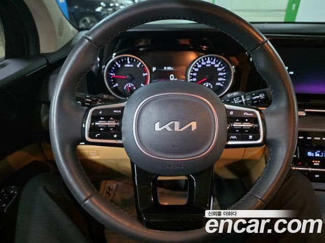 Kia Carnival 2022 — фото 4 из 20