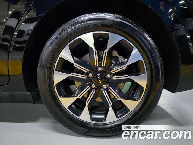 Kia Carnival 2022 — фото 19 из 20