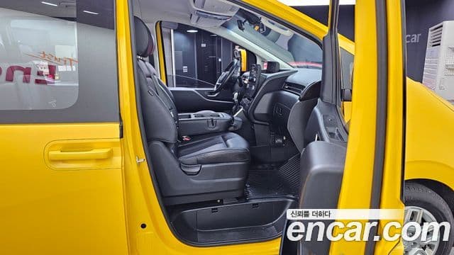 Hyundai Staria 2022 — ფოტო 11/20