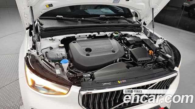 Volvo XC40 2025 — ფოტო 6/20
