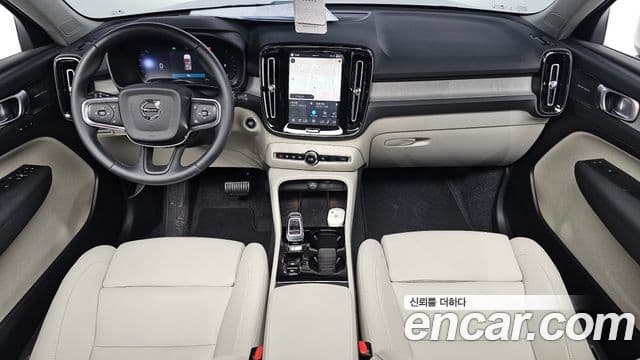 Volvo XC40 2025 — ფოტო 7/20