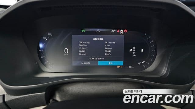 Volvo XC40 2025 — ფოტო 8/20
