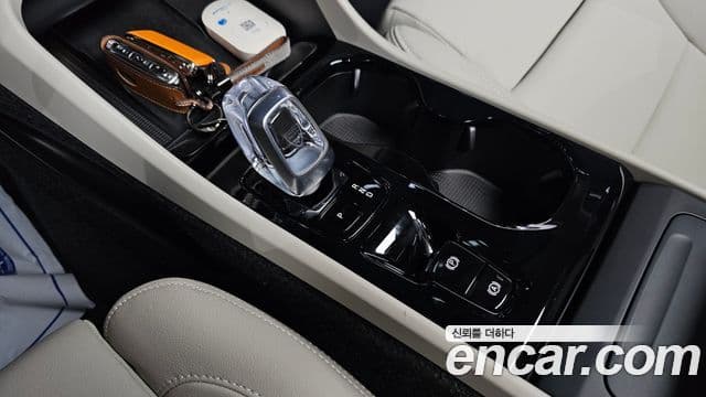 Volvo XC40 2025 — ფოტო 9/20