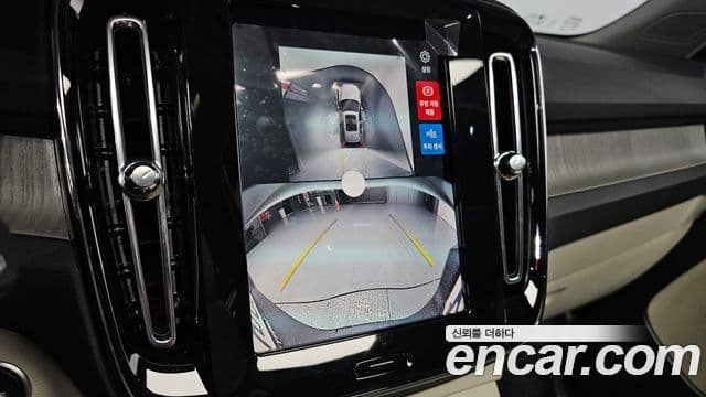 Volvo XC40 2025 — ფოტო 14/20