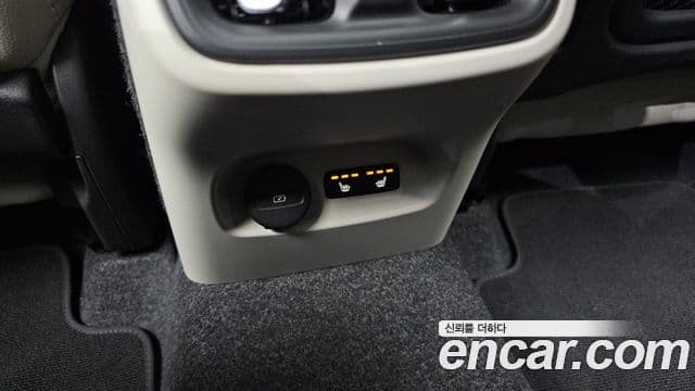 Volvo XC40 2025 — ფოტო 19/20