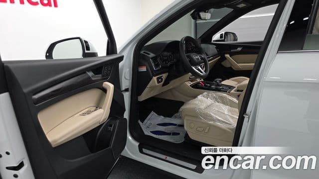 Audi Q5 2023 — Şəkil 10/20