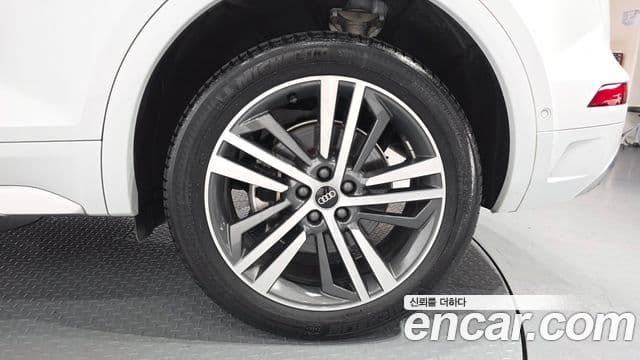 Audi Q5 2023 — ფოტო 16/40