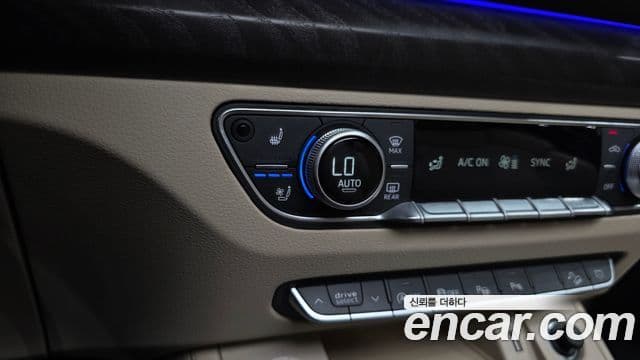 Audi Q5 2023 — ფოტო 8/40