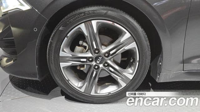 Kia K5 2020 — ფოტო 5/20