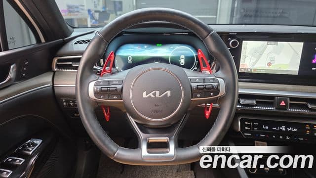 Kia K5 2023 — ფოტო 13/20