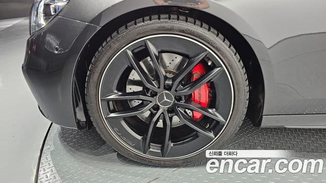 Mercedes-Benz E-Class 2022 — ფოტო 5/20