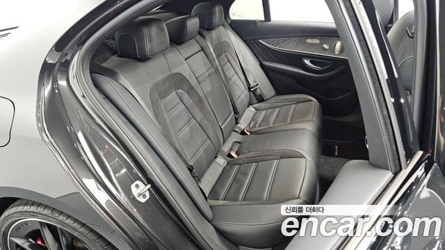 Mercedes-Benz E-Class 2022 — ფოტო 11/20