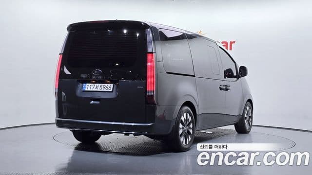 Hyundai Staria 2022 — ფოტო 2/20