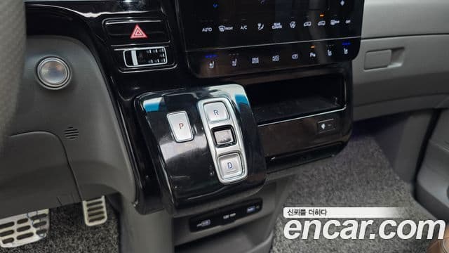 Hyundai Staria 2022 — ფოტო 9/20