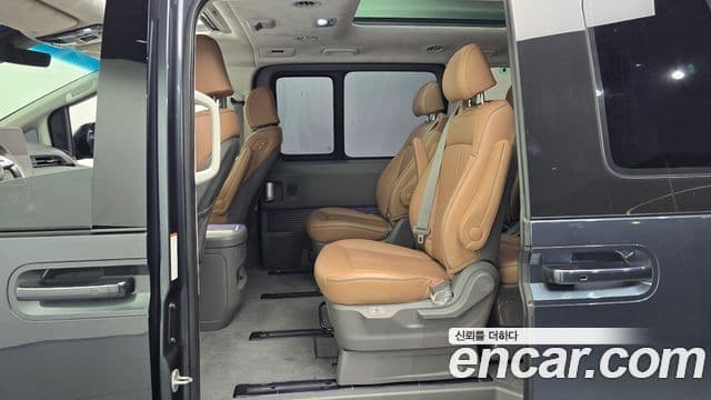 Hyundai Staria 2022 — ფოტო 11/20