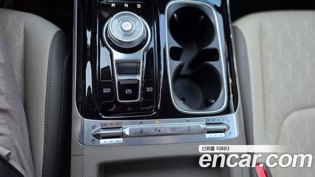 Kia Carnival 2023 — фото 15 из 17