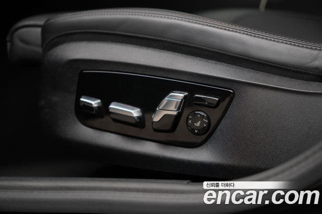 BMW 5 Series 2023 — ფოტო 7/20