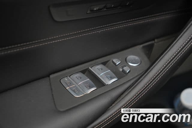 BMW 5 Series 2023 — ფოტო 8/20