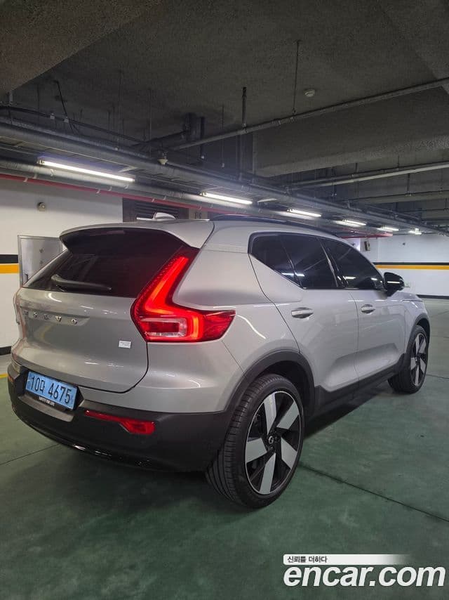 Volvo XC40 Recharge 2023 — Şəkil 5/10