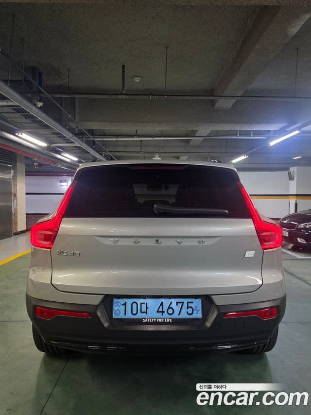 Volvo XC40 Recharge 2023 — Şəkil 4/10