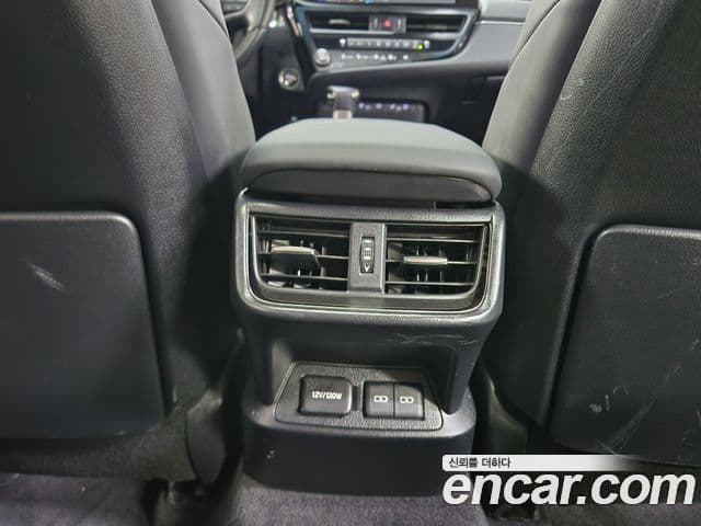 Lexus ES300h 2023 — Şəkil 17/20