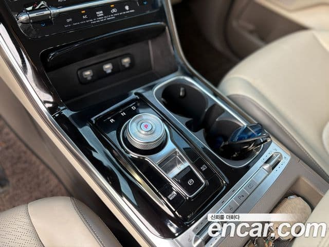 Kia Carnival 2021 — ფოტო 7/20