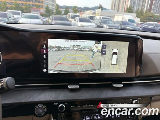 Kia Carnival 2021 — ფოტო 13/20