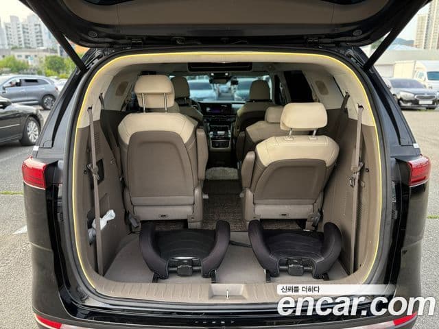 Kia Carnival 2021 — ფოტო 16/20