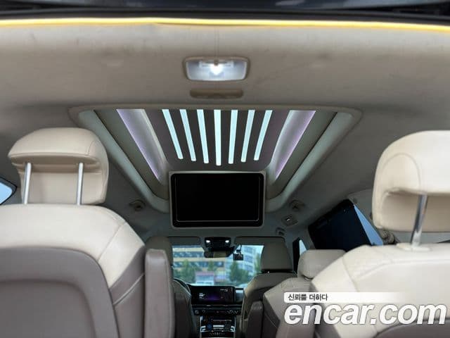 Kia Carnival 2021 — ფოტო 17/20