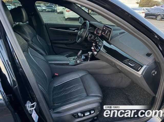 BMW 5 Series 2022 — Şəkil 13/17