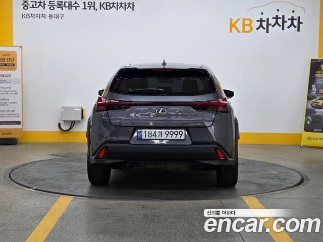 Lexus UX250h 2023 — ფოტო 10/20