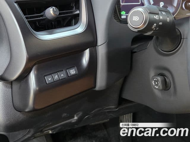 Lexus UX250h 2023 — ფოტო 16/20
