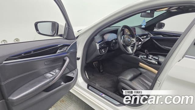 BMW 5 Series 2019 — Фото 10/20